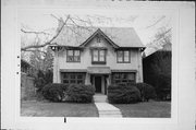 2422 E NEWBERRY BLVD, a Arts and Crafts house, built in Milwaukee, Wisconsin in 1908.