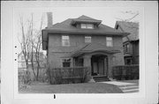 2423 E NEWBERRY BLVD, a American Foursquare house, built in Milwaukee, Wisconsin in 1908.