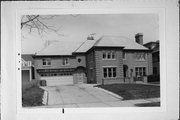 2716 E NEWBERRY BLVD, a Colonial Revival/Georgian Revival house, built in Milwaukee, Wisconsin in 1923.