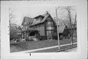 2824 E NEWBERRY BLVD, a Arts and Crafts house, built in Milwaukee, Wisconsin in 1904.