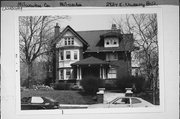 2824 E NEWBERRY BLVD, a Arts and Crafts house, built in Milwaukee, Wisconsin in 1904.
