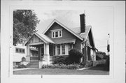 3038 N NEWHALL ST, a Craftsman house, built in Milwaukee, Wisconsin in 1913.