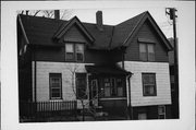 521 E NORTH AVE, a Gabled Ell house, built in Milwaukee, Wisconsin in 1906.