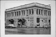 333 W NORTH AVE, a Commercial Vernacular large retail building, built in Milwaukee, Wisconsin in 1926.