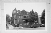 1830 N OAKLAND, a Queen Anne apartment/condominium, built in Milwaukee, Wisconsin in 1893.