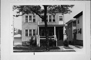 1424 E OKLAHOMA AVE, a Two Story Cube duplex/two-flat, built in Milwaukee, Wisconsin in 1924.