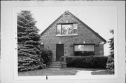 2334-34A E OKLAHOMA AVE, a Front Gabled duplex, built in Milwaukee, Wisconsin in 1950.