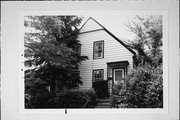 2427-2429 E OKLAHOMA AVE, a Front Gabled duplex/two-flat, built in Milwaukee, Wisconsin in 1923.