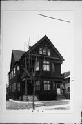 525-527 E LINCOLN AVE, a Front Gabled duplex/two-flat, built in Milwaukee, Wisconsin in 1901.