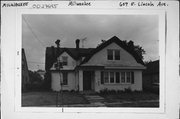 607 E LINCOLN AVE, a Dutch Colonial Revival house, built in Milwaukee, Wisconsin in 1906.