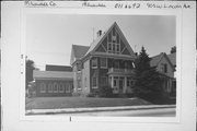 905 W LINCOLN AVE, a Queen Anne house, built in Milwaukee, Wisconsin in 1905.