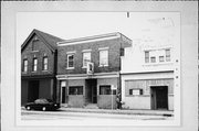 1027-1029 W LINCOLN AVE, a Commercial Vernacular tavern/bar, built in Milwaukee, Wisconsin in 1920.