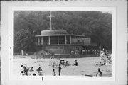 2400 BLOCK OF N LINCOLN MEMORIAL DRIVE - BRADFOR BEACH - LAKE MICHIGAN PARKWAY N, a Art/Streamline Moderne park shelter/building, built in Milwaukee, Wisconsin in 1949.