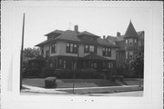 2207 E LINWOOD AVE & 2924 N MARYLAND AVE, a Prairie School house, built in Milwaukee, Wisconsin in 1920.