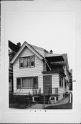 532 E LINUS ST, a Gabled Ell house, built in Milwaukee, Wisconsin in 1892.