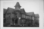 303-305 E LLOYD ST, a Italianate house, built in Milwaukee, Wisconsin in 1882.