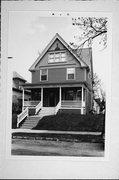2914 S LOGAN AVE, a Queen Anne house, built in Milwaukee, Wisconsin in 1906.