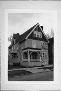 912 E LYON ST, a Queen Anne house, built in Milwaukee, Wisconsin in 1889.