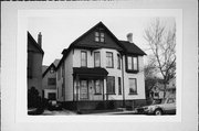 930 E LYON ST 930 E LYON ST, a Queen Anne duplex/two-flat, built in Milwaukee, Wisconsin in 1892.