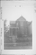 517 W MADISON ST, a Queen Anne house, built in Milwaukee, Wisconsin in 1892.