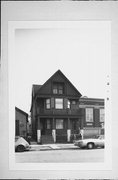 917-19 W MADISON ST, a Cross Gabled duplex/two-flat, built in Milwaukee, Wisconsin in .