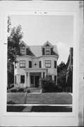 2937 N MARIETTA AVE, a Queen Anne house, built in Milwaukee, Wisconsin in 1904.