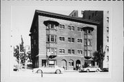 700-706 E MASON, a Arts and Crafts apartment/condominium, built in Milwaukee, Wisconsin in 1915.