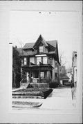 2726 W MCKINLEY BLVD, a Arts and Crafts duplex/two-flat, built in Milwaukee, Wisconsin in 1909.