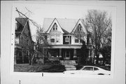 2802 W MCKINLEY BLVD, a Arts and Crafts house, built in Milwaukee, Wisconsin in 1902.