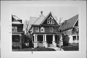 2824 W MCKINLEY BLVD, a Queen Anne house, built in Milwaukee, Wisconsin in 1903.