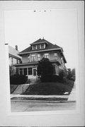 3131-3133 W MCKINLEY BLVD, a American Foursquare house, built in Milwaukee, Wisconsin in 1909.