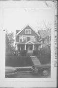 3239 W MCKINLEY BLVD, a Arts and Crafts duplex/two-flat, built in Milwaukee, Wisconsin in 1907.