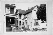 324 W MINERAL ST, a Queen Anne house, built in Milwaukee, Wisconsin in 1911.