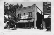 528 STATE ST, a Twentieth Century Commercial retail building, built in Madison, Wisconsin in 1928.