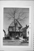 1550-52 W MINERAL ST, a Front Gabled duplex/two-flat, built in Milwaukee, Wisconsin in .