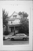 1806 E PARK PLACE, a Queen Anne house, built in Milwaukee, Wisconsin in 1898.