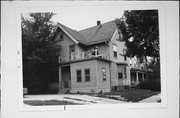 1921 E PARK PL., a Gabled Ell house, built in Milwaukee, Wisconsin in 1905.