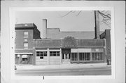 2211 N PROSPECT AVE, a Twentieth Century Commercial warehouse, built in Milwaukee, Wisconsin in 1917.