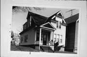 626-628 E RUSSELL AVE, a Queen Anne duplex, built in Milwaukee, Wisconsin in 1896.