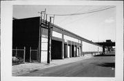 1610-1700 W ST PAUL AVE, a Astylistic Utilitarian Building garage, built in Milwaukee, Wisconsin in 1929.
