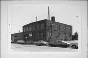 2023-2045 W ST PAUL AVE, a Astylistic Utilitarian Building industrial bldg/manufacturing facility, built in Milwaukee, Wisconsin in 1923.