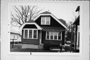 1021 W SCOTT ST, a Bungalow house, built in Milwaukee, Wisconsin in .