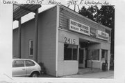 2415 E WASHINGTON AVE, a Commercial Vernacular grocery store/supermarket, built in Madison, Wisconsin in 1916.