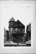 1433-35 W SCOTT ST, a Queen Anne duplex/two-flat, built in Milwaukee, Wisconsin in 1895.