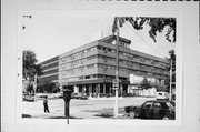916 E STATE ST, a Contemporary lodging-hotel, built in Milwaukee, Wisconsin in 1954.