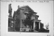 1024 E STATE ST, a Italianate house, built in Milwaukee, Wisconsin in 1875.
