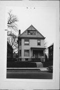 2807-2809 W STATE ST, a Queen Anne duplex, built in Milwaukee, Wisconsin in 1895.