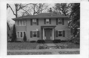 2135 CHAMBERLAIN AVE, a Colonial Revival/Georgian Revival house, built in Madison, Wisconsin in 1923.