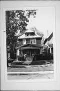 2863 N STOWELL AVE, a Craftsman house, built in Milwaukee, Wisconsin in 1912.