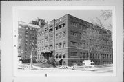 1983-1985 N SUMMIT AVE, a Arts and Crafts apartment/condominium, built in Milwaukee, Wisconsin in 1921.